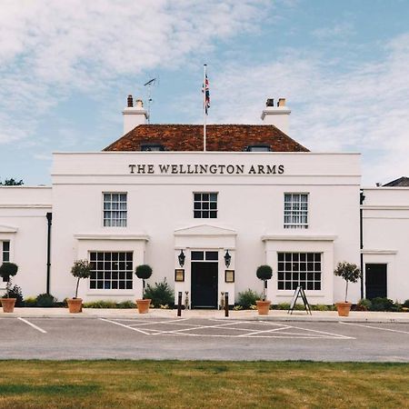 The Wellington Arms - Basingstoke-Reading Hotel Heckfield Bagian luar foto