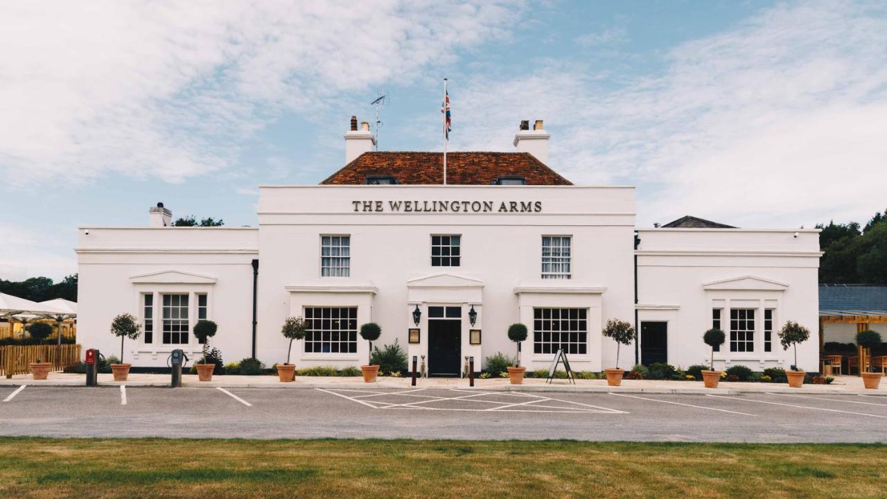The Wellington Arms - Basingstoke-Reading Hotel Heckfield Bagian luar foto