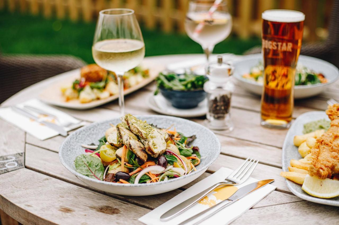 The Wellington Arms - Basingstoke-Reading Hotel Heckfield Bagian luar foto