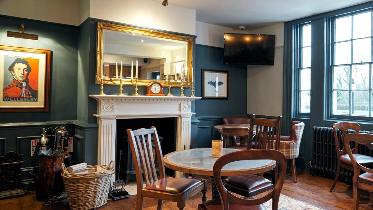 The Wellington Arms - Basingstoke-Reading Hotel Heckfield Bagian luar foto